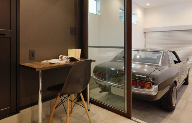 愛車を守り暮らしに取り込むガレージ