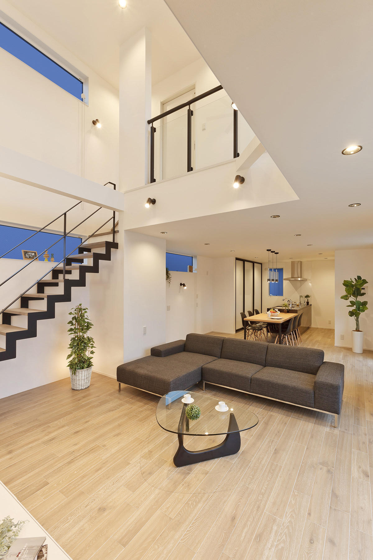 【ご予約制】3/27(土)28(日)[静岡市清水区] 2つの吹き抜け＆ダウンリビング、必見！家族時間を大切にしたスタイリッシュコンフォートハウス、完成見学会開催！