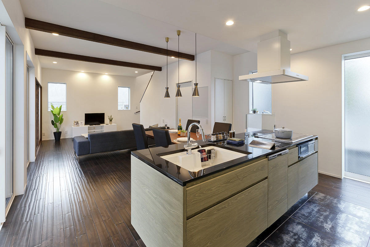 家族だんらんと心地いい家事動線を実現した、ナチュラルスタイリッシュモダン