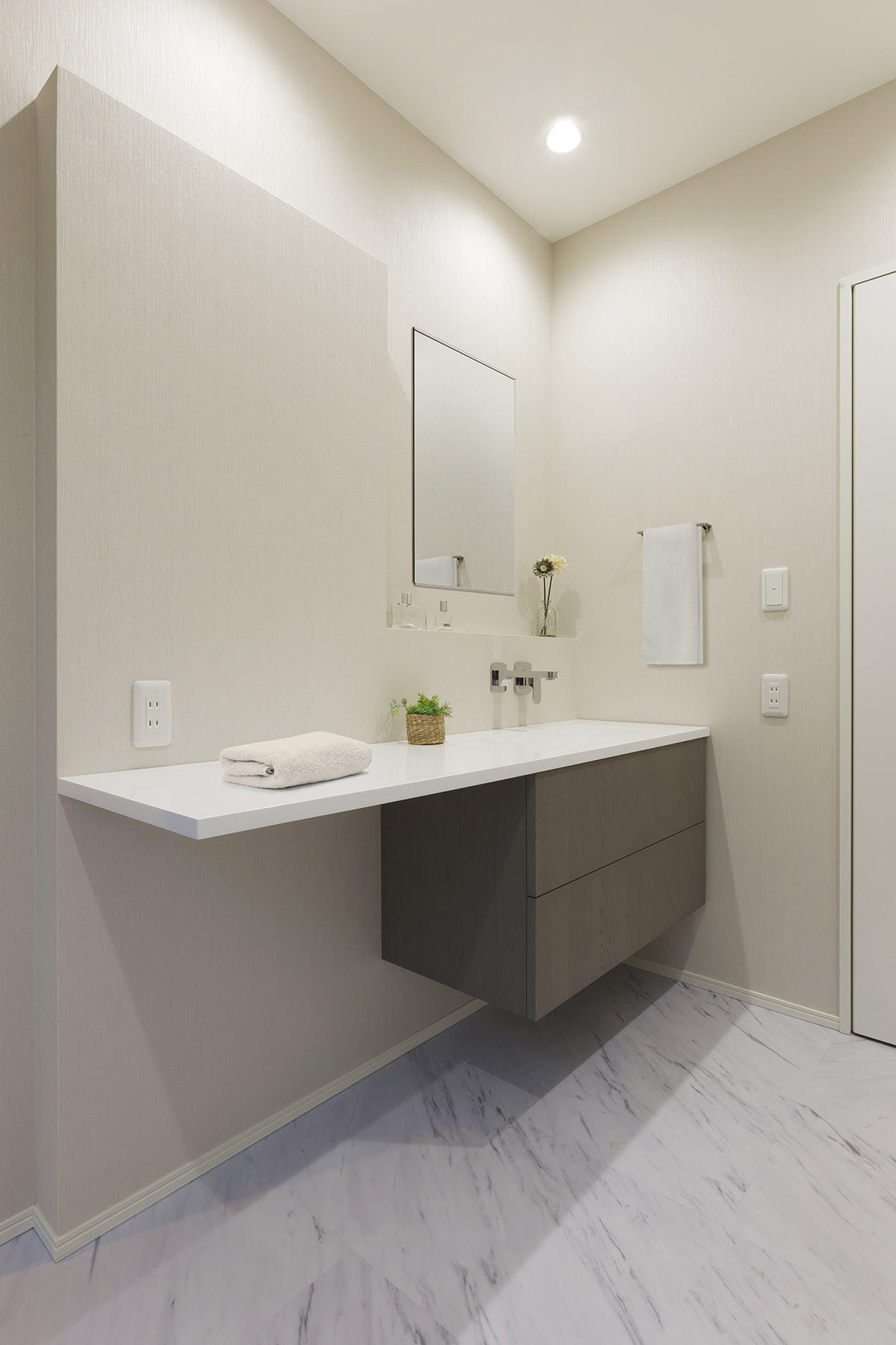 家族だんらんと心地いい家事動線を実現した、ナチュラルスタイリッシュモダン