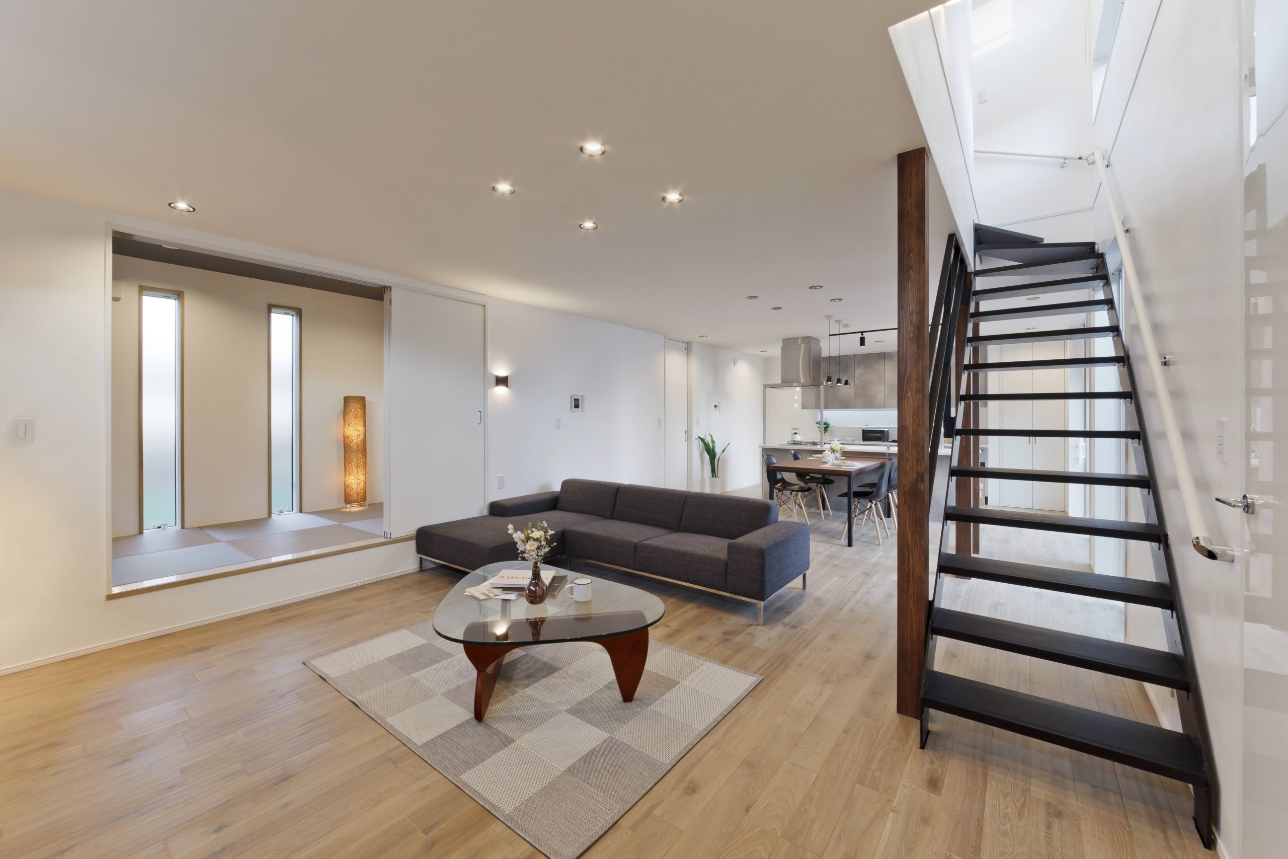 1/11(土)12(日) おしゃれ上手は引き算上手。「シンプル」を「センス」よくまとめる方程式が随所に織り込まれた住まい、完成見学会、開催！ ☆ご来場の方にもれなく「さわやかお食事券500円分」プレゼント☆新規ご来店予約の方に「クオカード1000円分」プレゼント☆