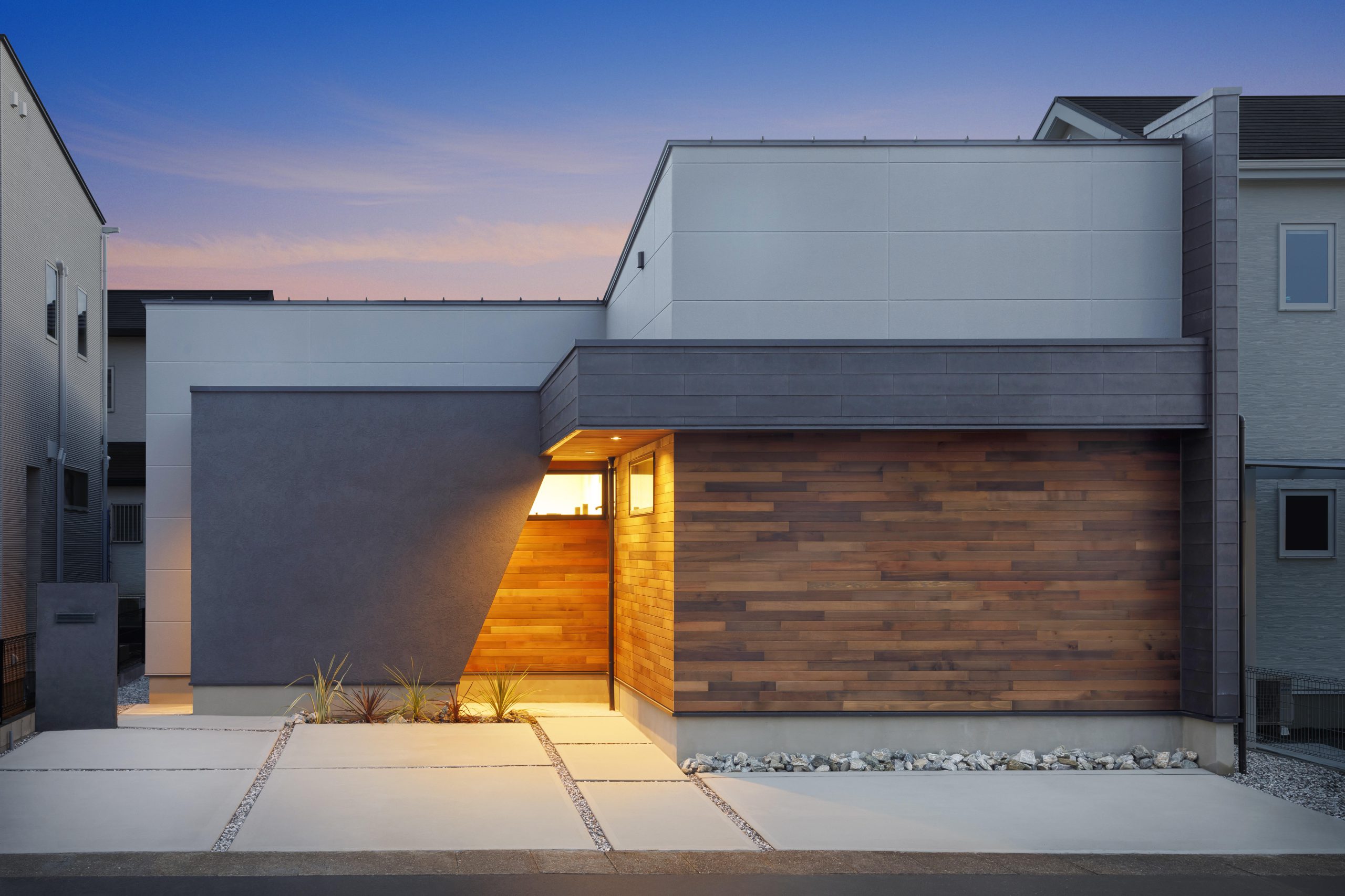 プライベートな開放感と心地よさに包まれた、家族4人の等身大の平屋