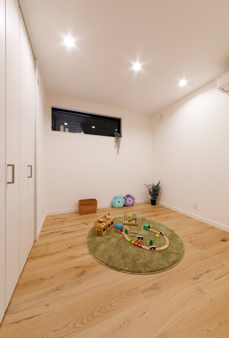 プライベートな開放感と心地よさに包まれた、家族4人の等身大の平屋