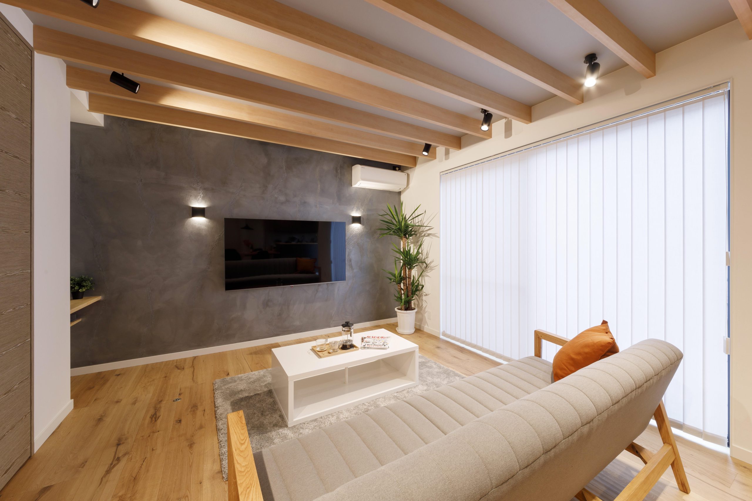 プライベートな開放感と心地よさに包まれた、家族4人の等身大の平屋