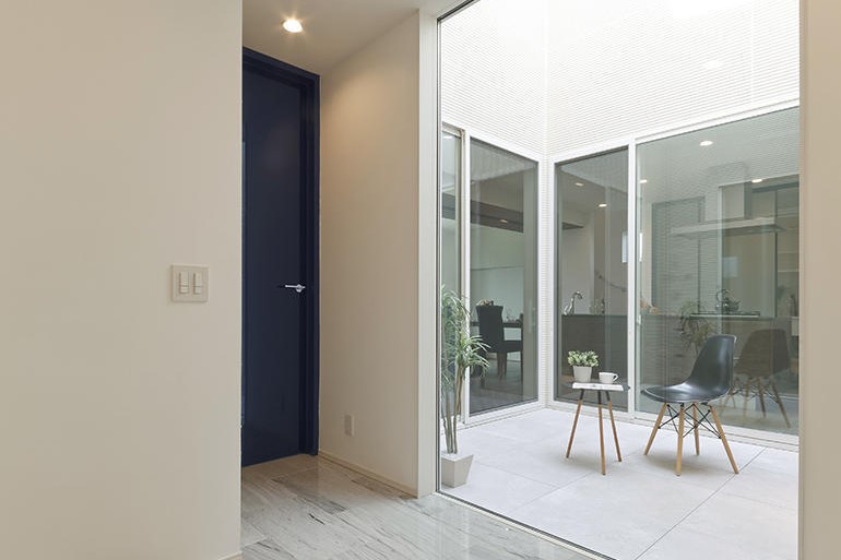 2/5(土)6(日) 中庭の効果絶大！スマートな動線でスムーズに暮らすグレイッシュな住まい