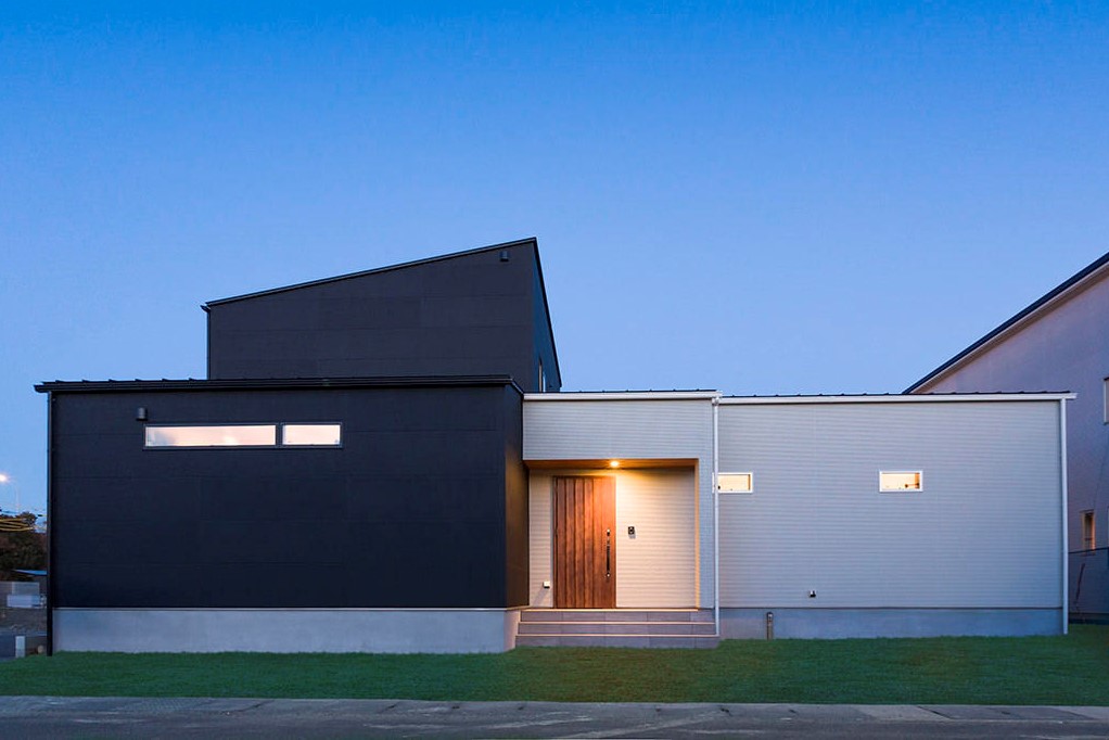 6/11(土)12(日)アウトドアを楽しめる共有のタイルデッキを満喫！完全分離型の二世帯住宅