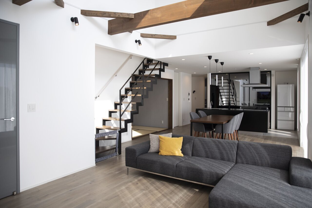 【大好評につき延長決定！】11/12(土)13(日)[駿東郡長泉町] お家でミニグランピングができる！プライベートなウッドデッキを囲むコの字型の家