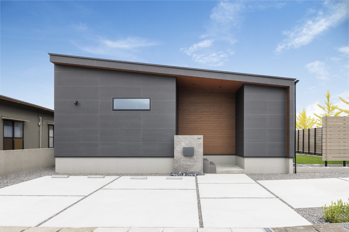 スタイリッシュ×北欧テイストが調和した、内と外に広がる平屋