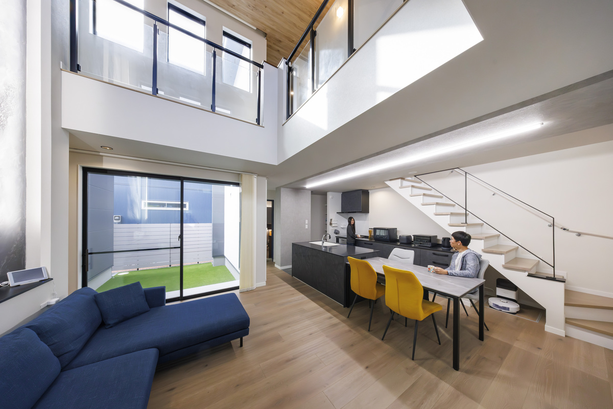 夫婦で共通の趣味を楽しむ、バイクガレージ＆防音室のある家