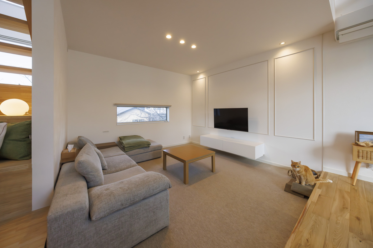 シンボル階段から借景を望む、丁寧な暮らしを育む家